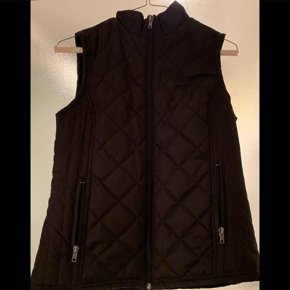 Women’s black light winter zip vest